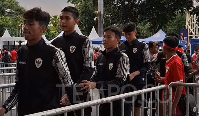 Skuad Timnas U-17 Indonesia Tonton Langsung Laga Timnas Indonesia vs Australia di SUGBK