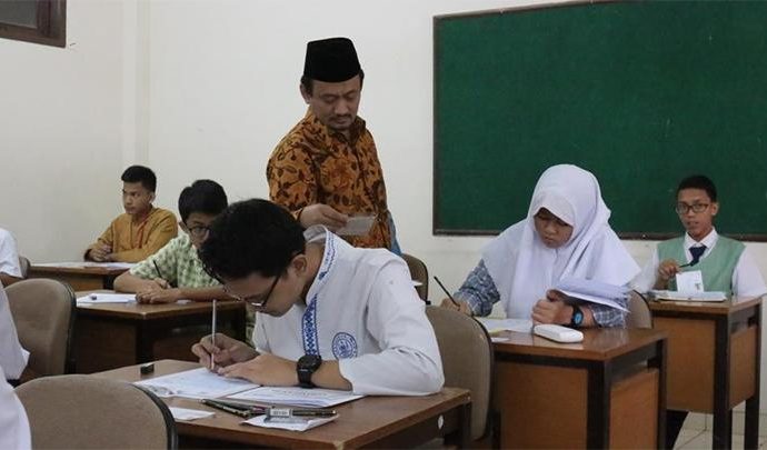 Mendikdasmen Sebut Tidak Semua Guru Akan Terima Kenaikan Gaji