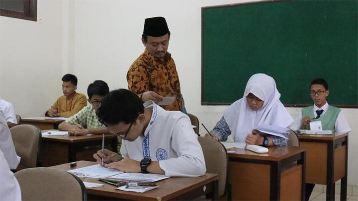 Mendikdasmen Sebut Tidak Semua Guru Akan Terima Kenaikan Gaji