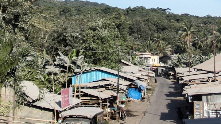 Erupsi Gunung Lewotobi Laki-laki, Satu Keluarga Tewas Tertimbun Reruntuhan akibat Lontaran Material