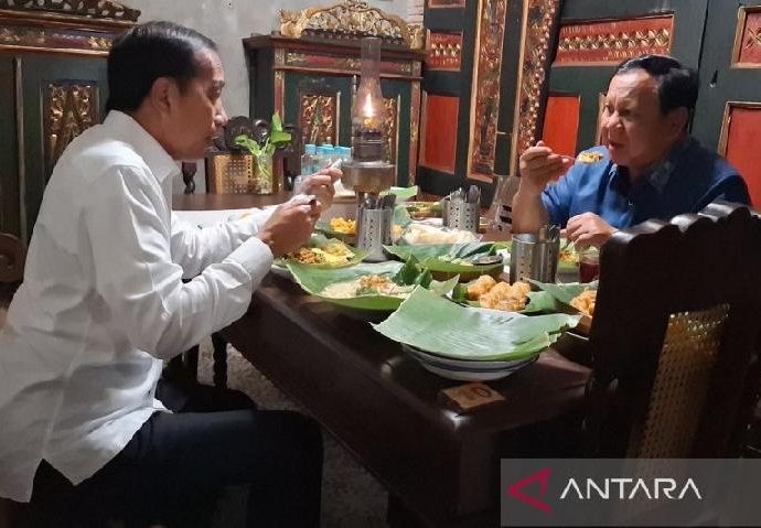 Politik Makan Bareng Prabowo dan juga Jokowi, Terakhir pada pada Omah Semar Solo: Ngobrolnya Permasalahan Hal ini dan juga Itu